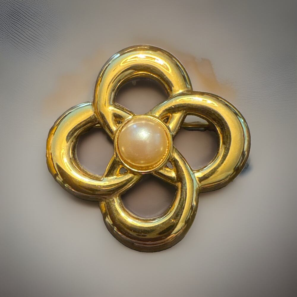 Vintage Signed Monet Gold Tone Flower Faux Pearl Decorative Knot Brooch Pin